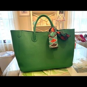 Beck Med Tote in Envy